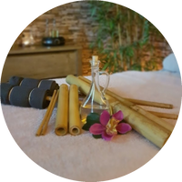 masseren met Bamboe stokken en warme olie zorgt voor een diepe ontspanning van lichaam en geest